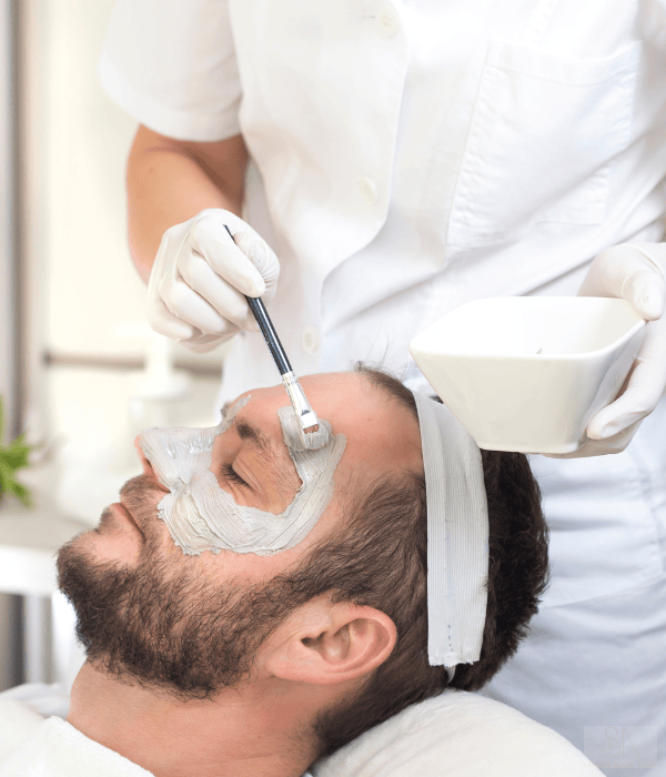 Faltenbehandlung für Männer zu sehen.